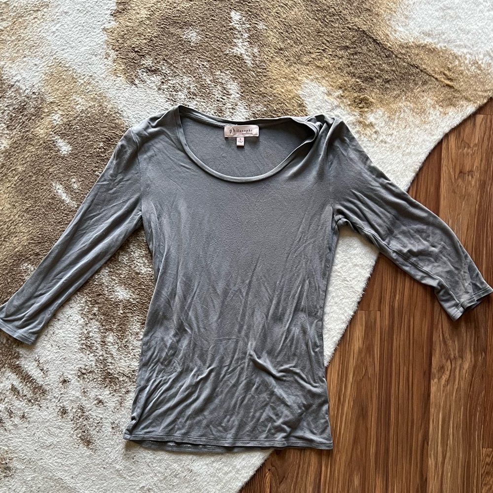 Philosophy 3/4 sleeve fitted top in gray